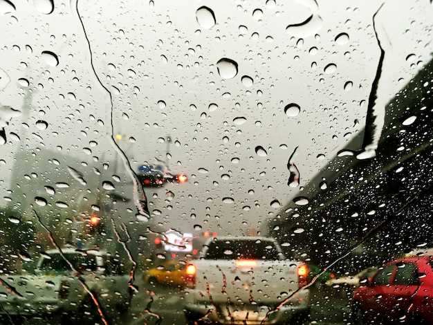 How to Stay Safe While Driving in Heavy Rain
